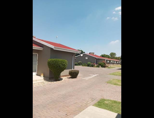2 BEDROOM HOUSE FOR SALE IN PAUL KRUGERSOORD
